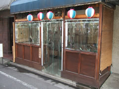 飲食店のテラスにもアコーディオンカーテン