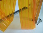 静電防虫オレンジノレン 2mm厚 200mm幅 B型固定式ハンガーの画像3