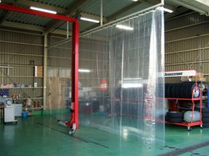 タクシー会社様整備場・洗車スペース間仕切り